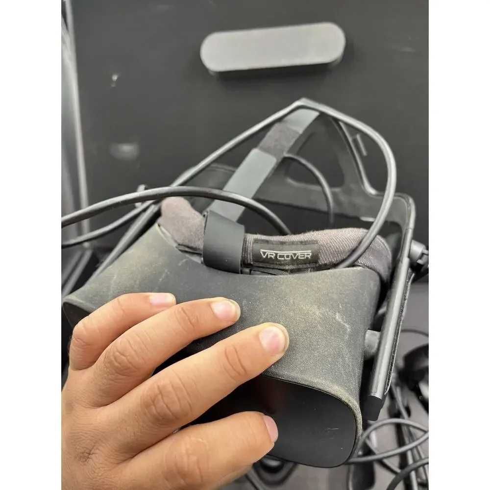 Oculus Rift CV1 Headset With 2 Base Stations And Controllers + Cable (Full Set)
